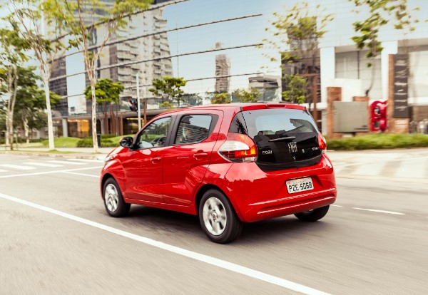 Andamos no Fiat Mobi 2018 Drive, que alia motor 1.0 ao novo câmbio GSR da Fiat e se tornou o carro mais econômico do país.